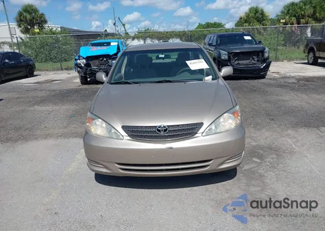 2002 Toyota Camry Le V6 z USA, uszkodzony, nr VIN 4T1BF32K62U032773